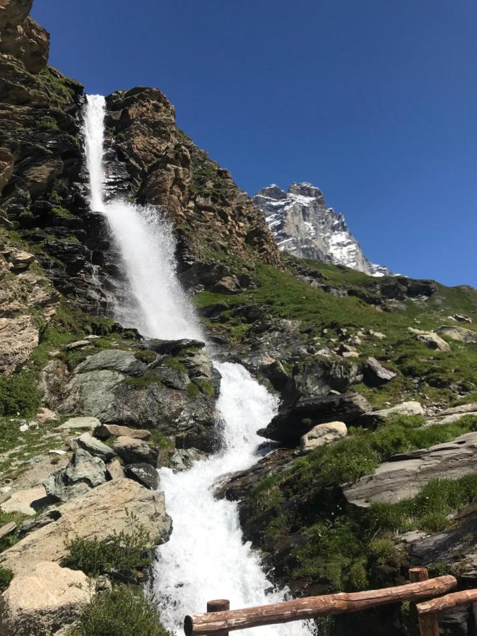 Piccolo Paradiso In Centro Cervinia 布勒伊-切尔维尼亚 外观 照片